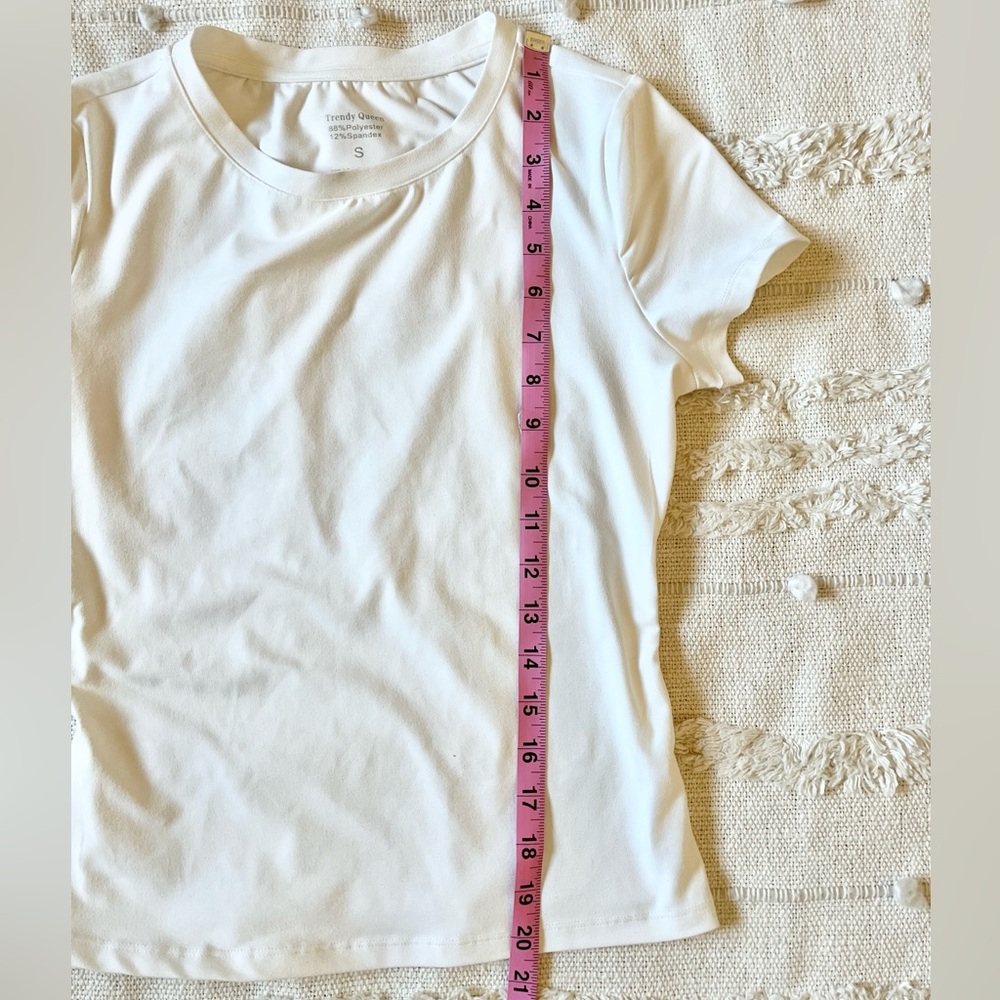 Trendy Queen short sleeve scoop neck white top small - Picture 7 of 10